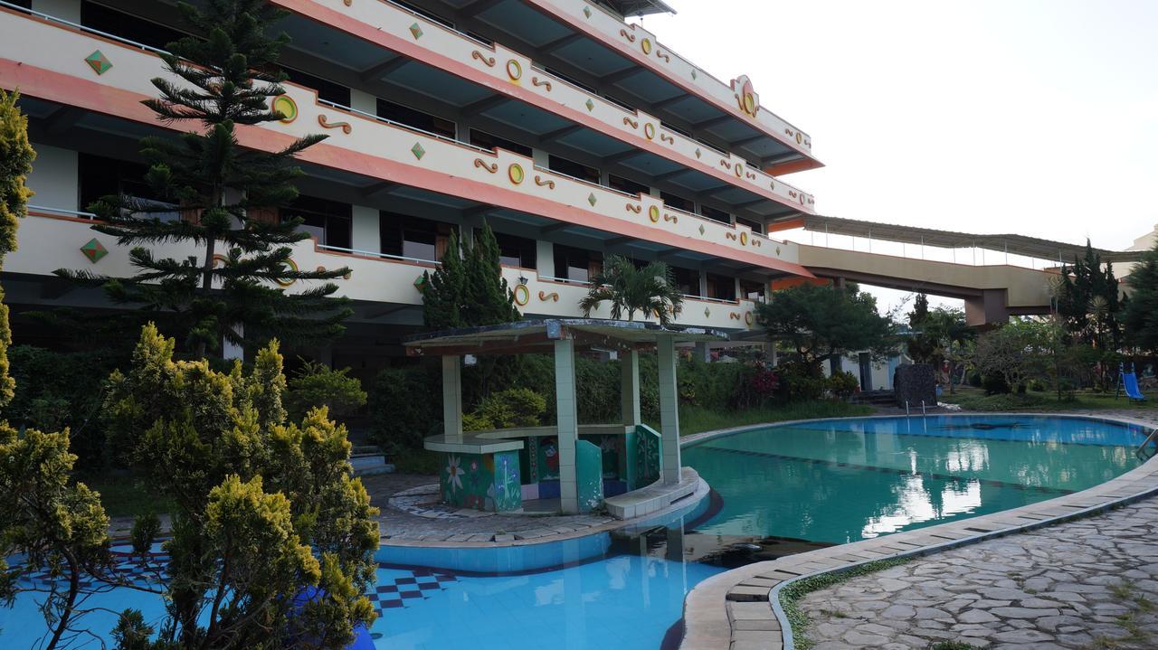 Hotel Surya Indah Batu Malang Εξωτερικό φωτογραφία