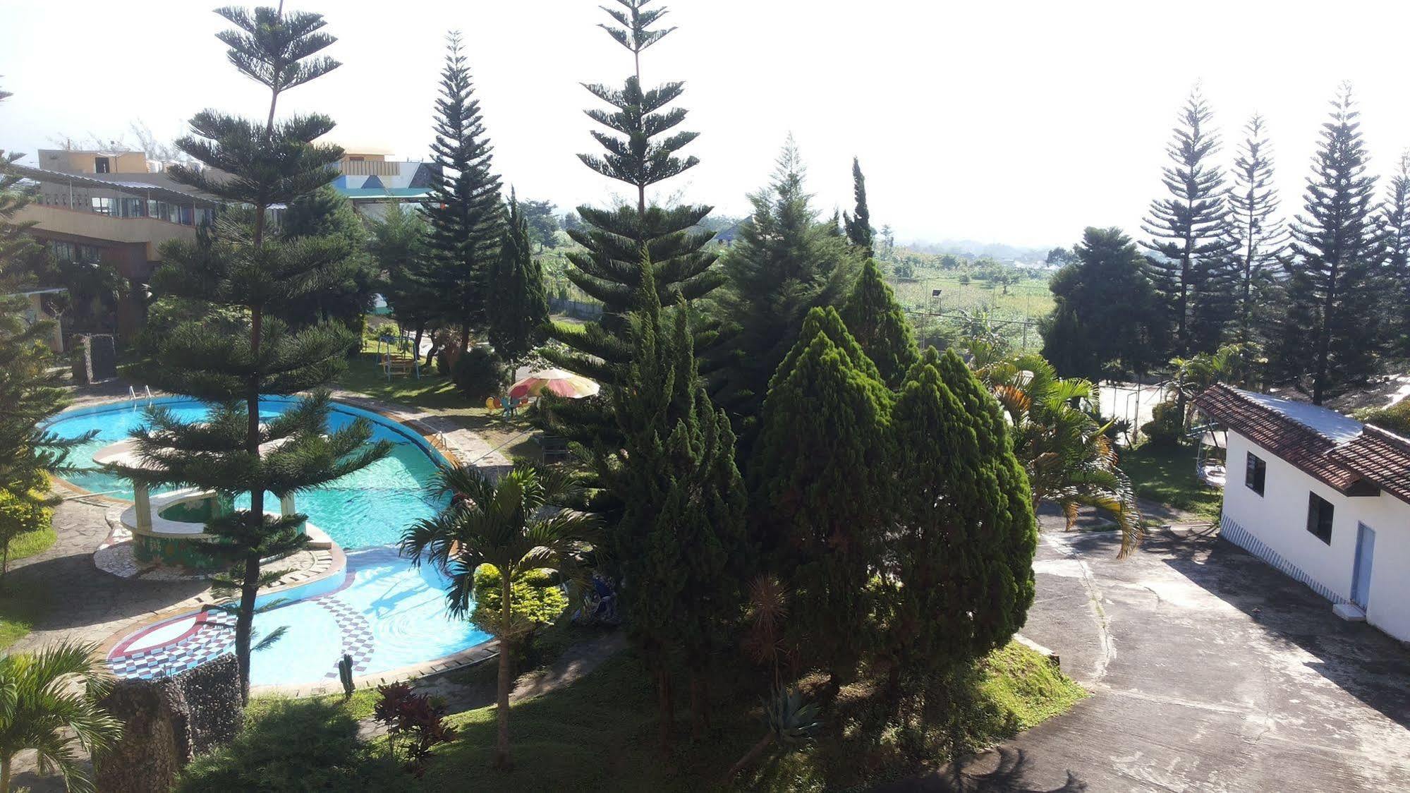 Hotel Surya Indah Batu Malang Εξωτερικό φωτογραφία