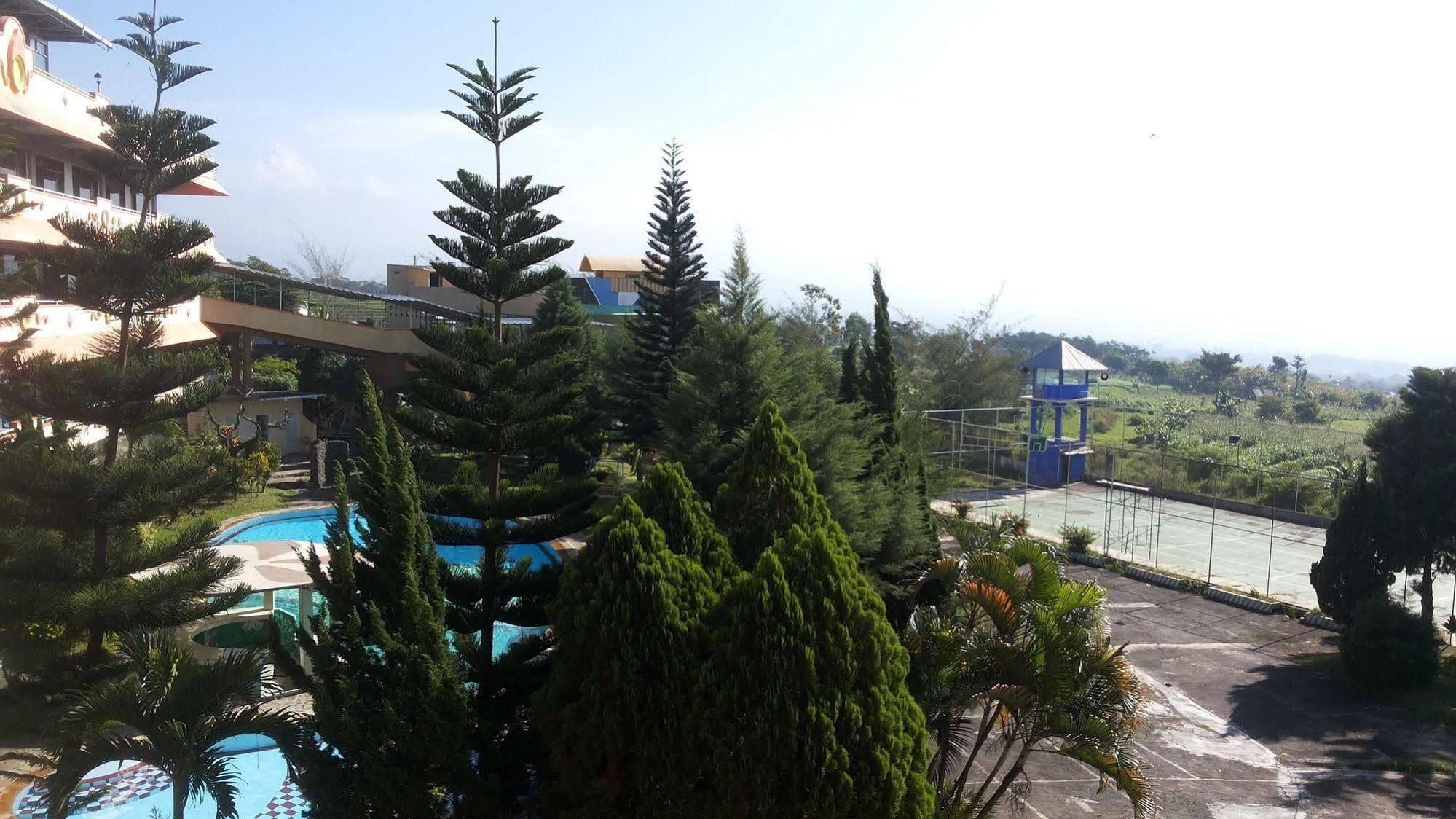 Hotel Surya Indah Batu Malang Εξωτερικό φωτογραφία