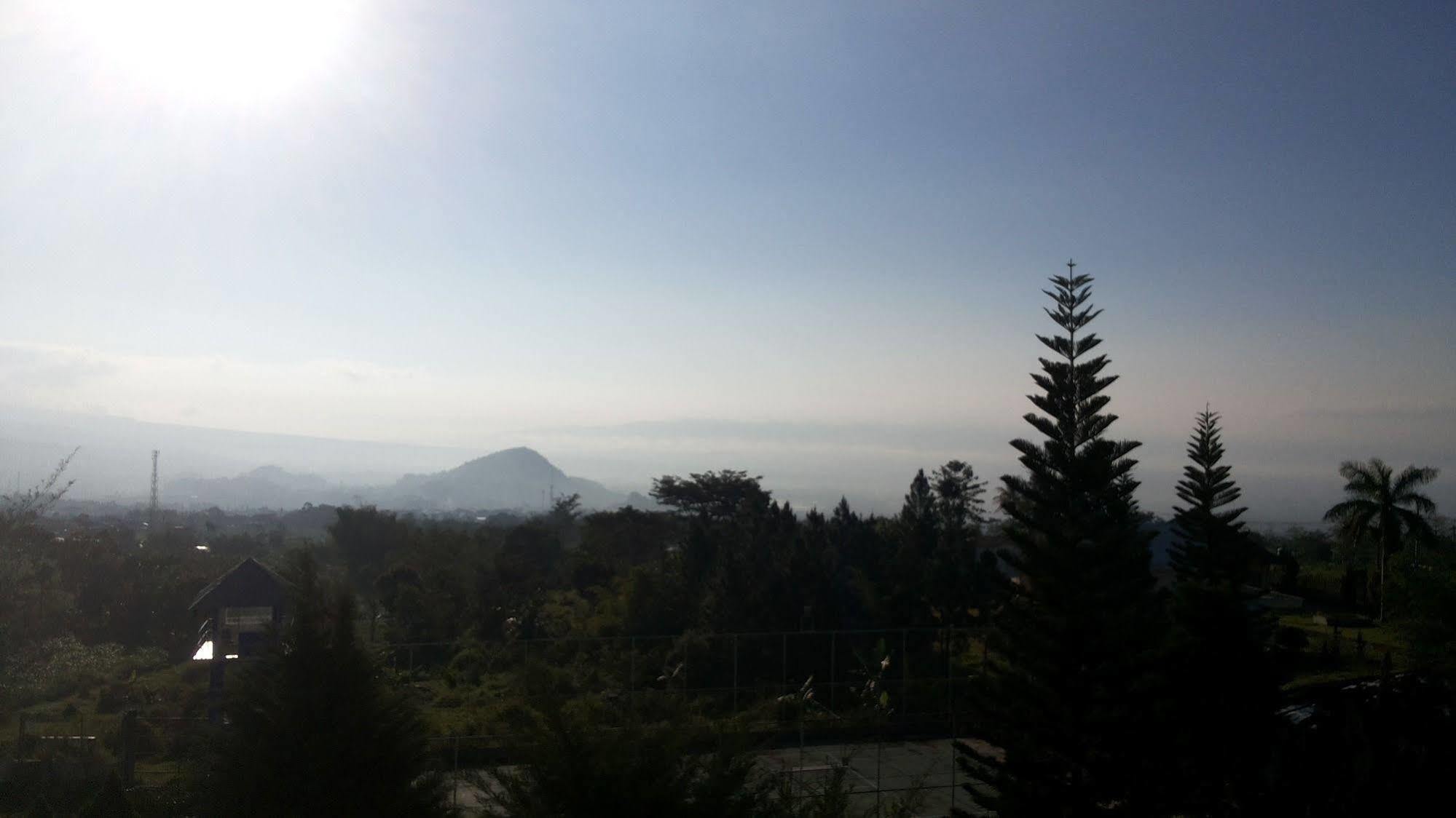 Hotel Surya Indah Batu Malang Εξωτερικό φωτογραφία