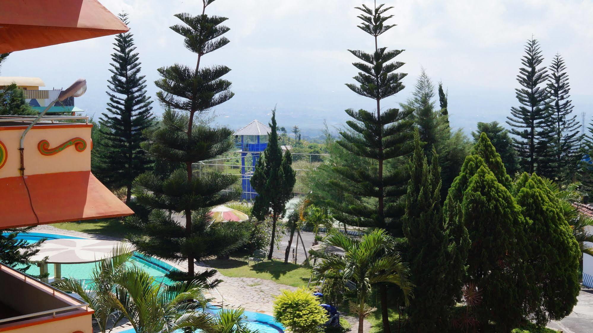 Hotel Surya Indah Batu Malang Εξωτερικό φωτογραφία