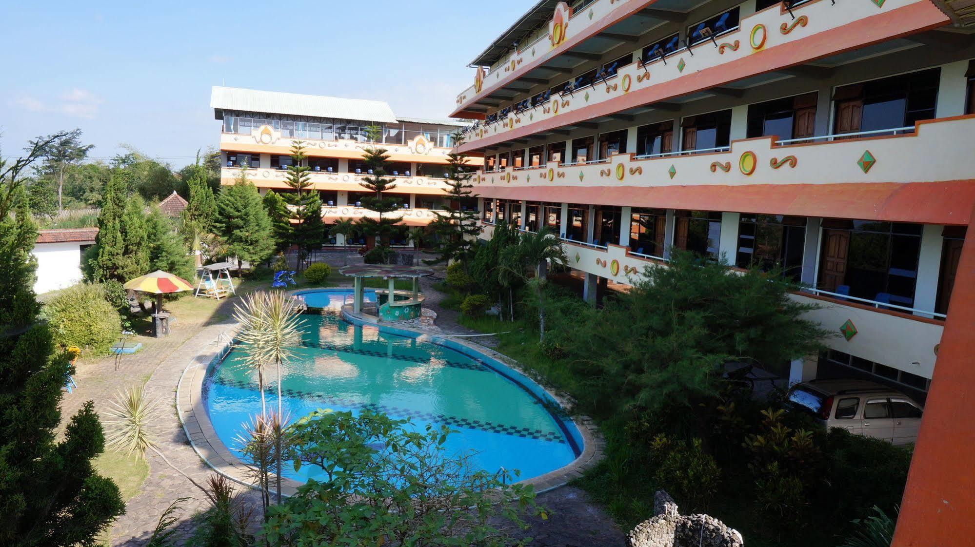 Hotel Surya Indah Batu Malang Εξωτερικό φωτογραφία