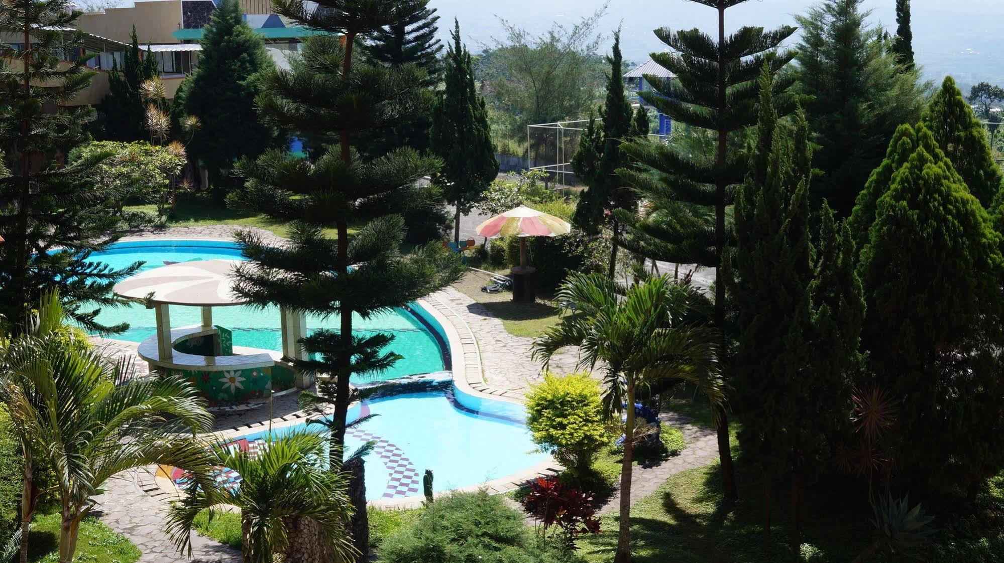 Hotel Surya Indah Batu Malang Εξωτερικό φωτογραφία