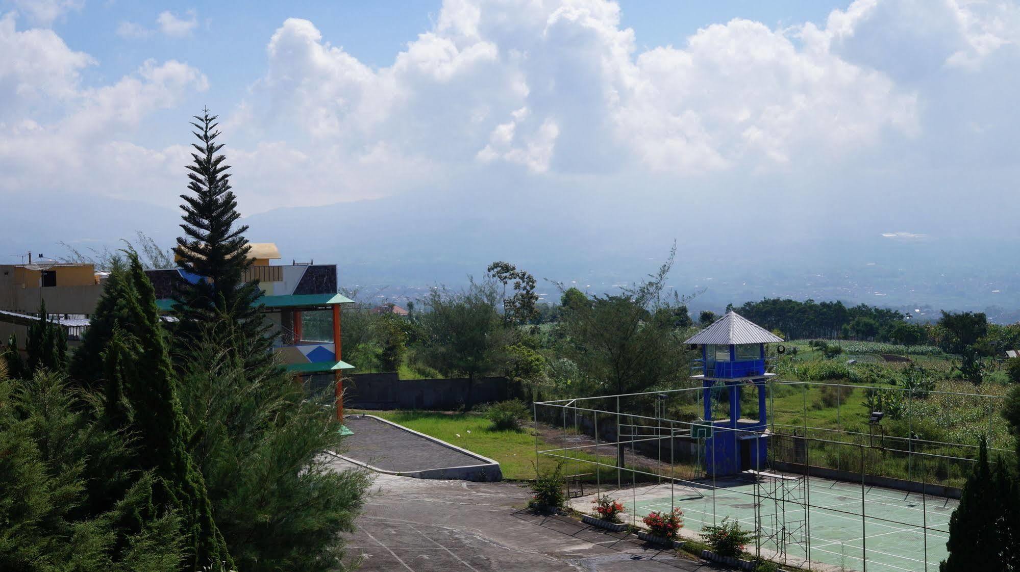Hotel Surya Indah Batu Malang Εξωτερικό φωτογραφία