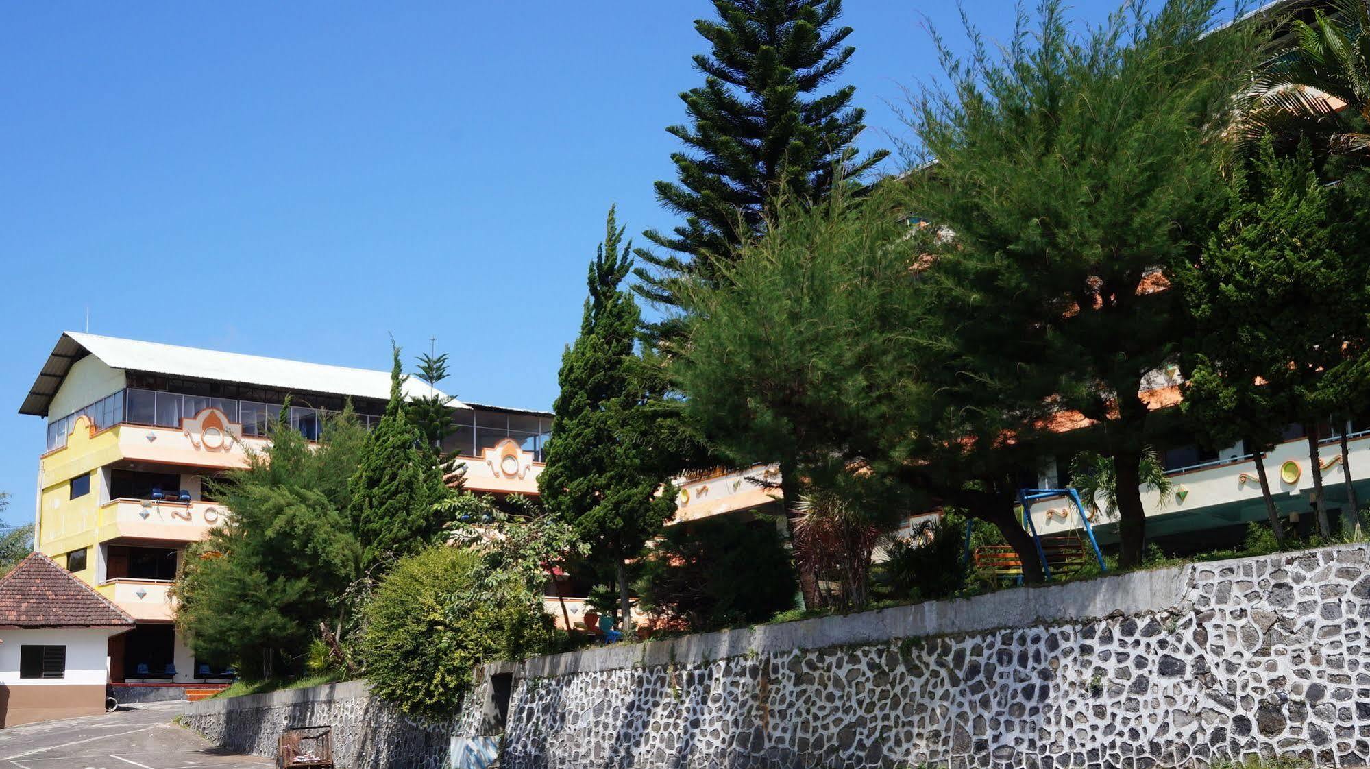 Hotel Surya Indah Batu Malang Εξωτερικό φωτογραφία