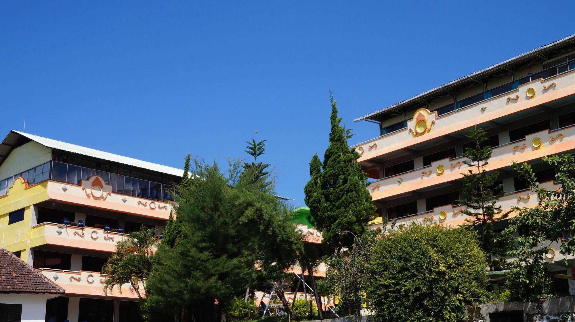 Hotel Surya Indah Batu Malang Εξωτερικό φωτογραφία